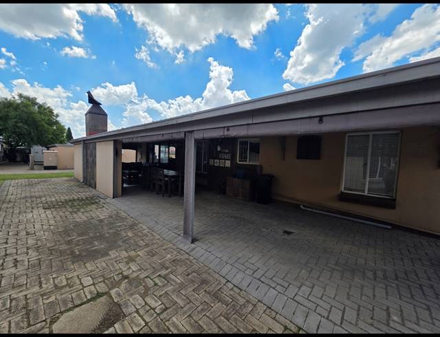 3 BEDROOM TOWNHOUSE FOR SALE IN VAALPARK